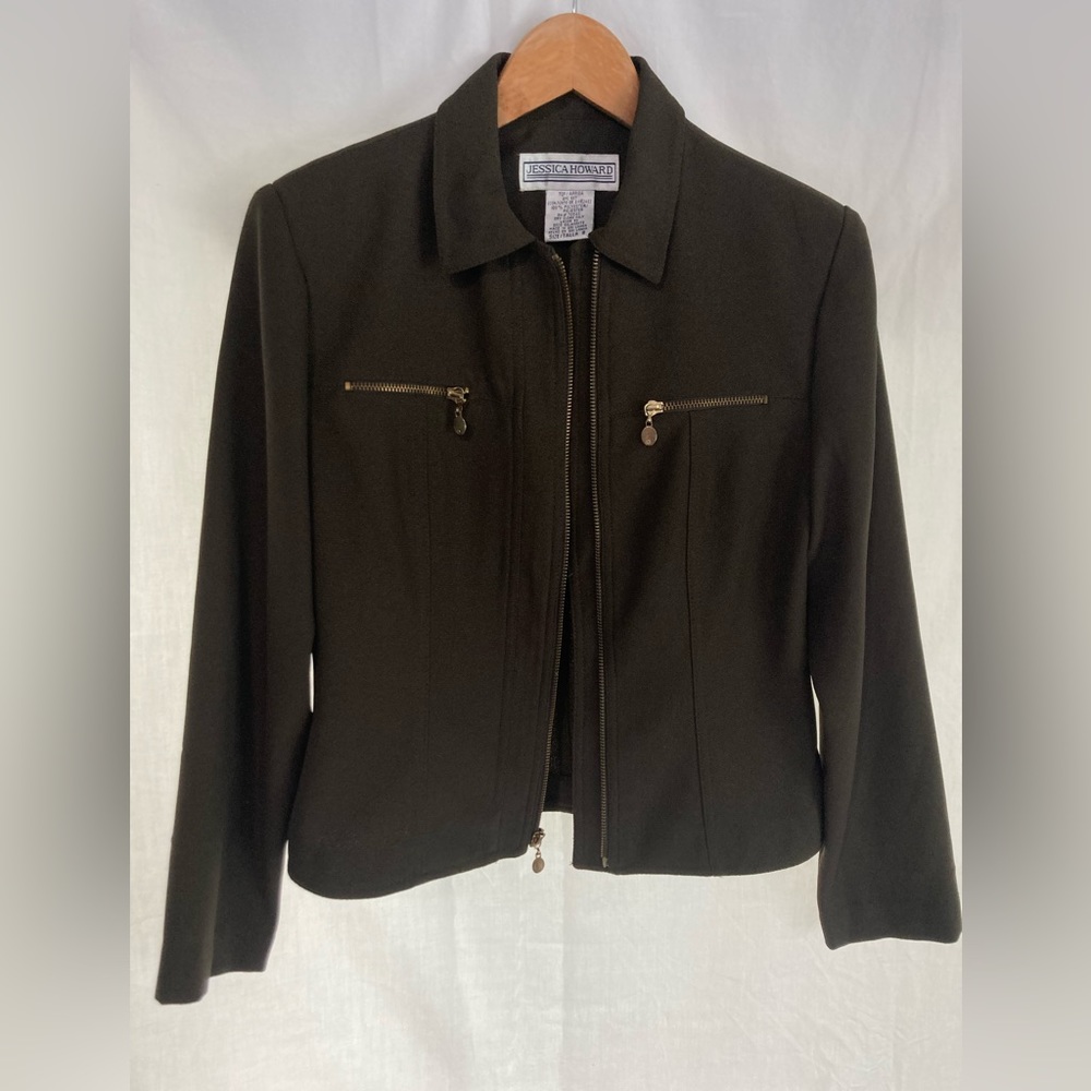 Perfect for a cool day out! Jessica Howard Blazer. Dark green and gold.